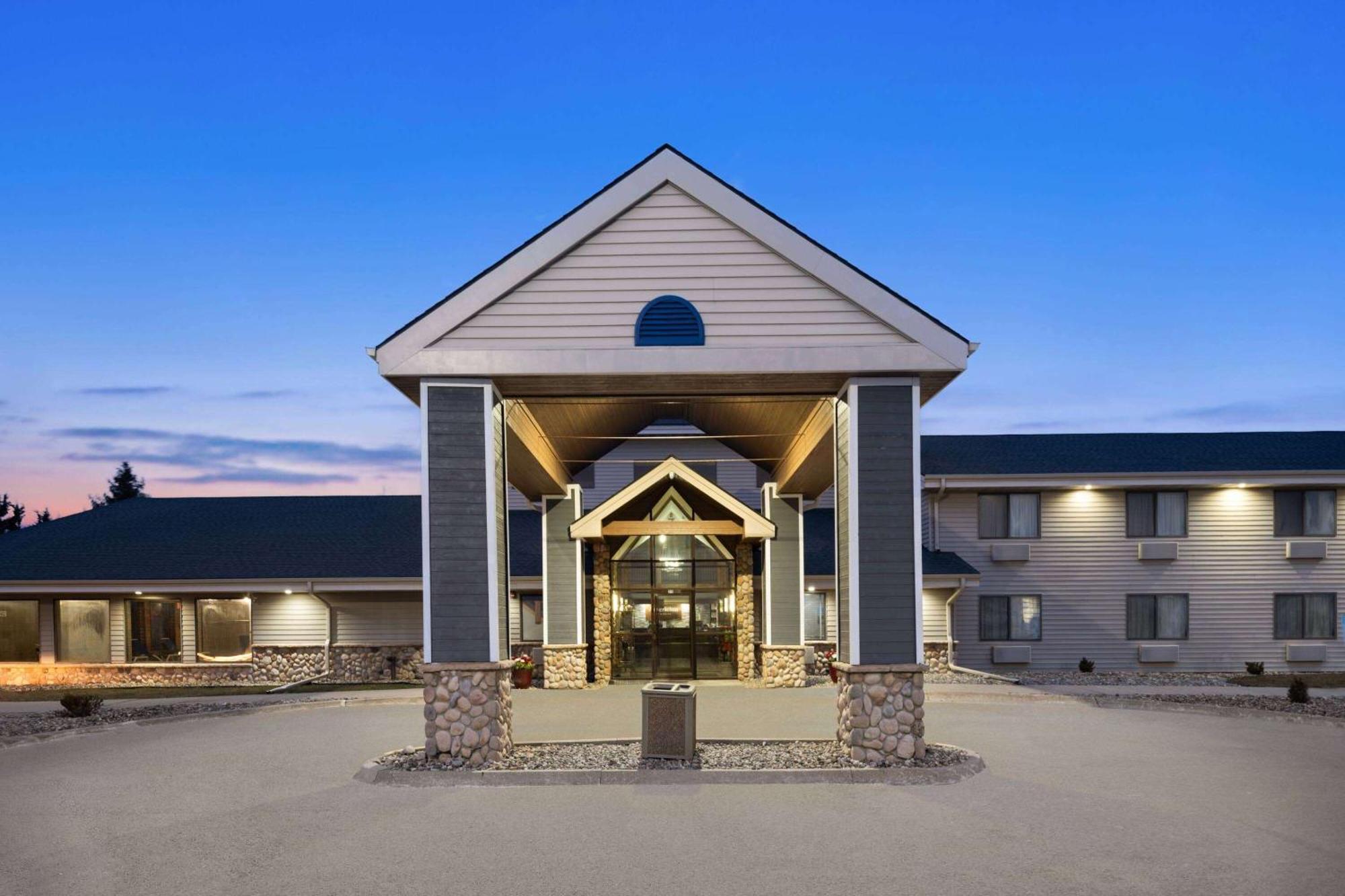 Americinn By Wyndham Stuart Exterior photo